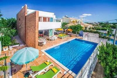 Image de Stunning sea views, sunsets, and the peaceful ambiance