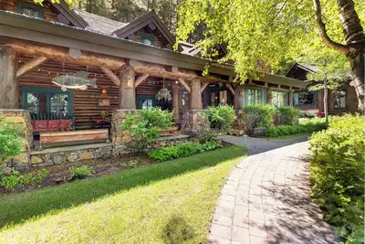 Image de Abode at Silvertip | Sweeping Estate with 4 Cabins