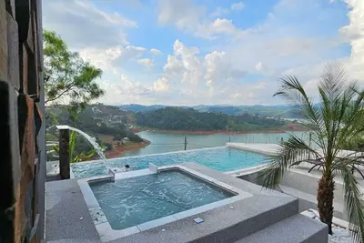 Image de House with Wonderful View of Igarata Dam