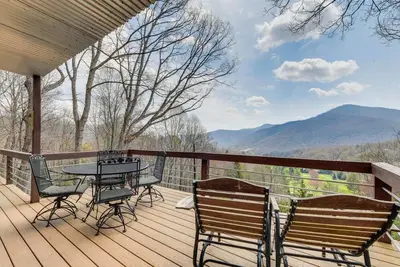 Image de The Hydeout - Mountain View + Hot Tub