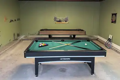 Image de New Game Room, fire pit, hot tub, 5 lakes, 2 pools!