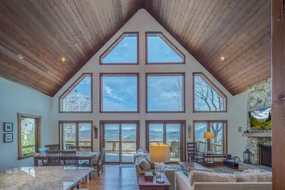 Image de Pisgah Retreat - 3 Bedroom Custom Home with Mountain Views!