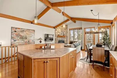 Image de 4 Bedroom, 3 Bath, Ski In/Out Chalet with Private Hot Tub
