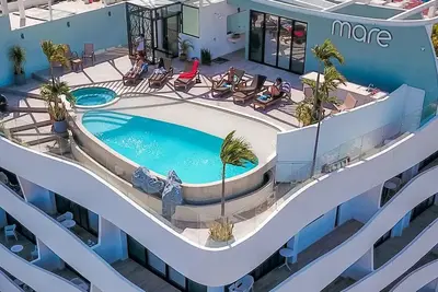 Image de Enjoy spectacular scenery from this apartment on the highest level.