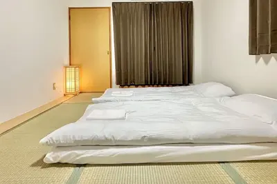 Image de Japanese-style room with private bathroom 2 min. from station along airport line without access to tourist attractions [ 302].