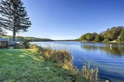 Image de Walk to Roaming Woods Lake: Home w\/ Fire Pit!