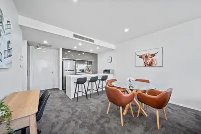 Image de Stylish 1-Bed Retreat Steps from Foreshore