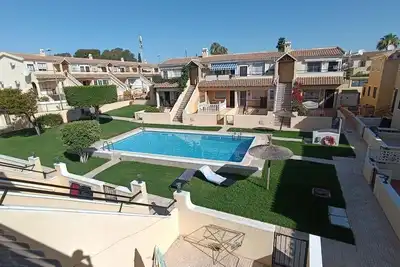 Image de Cosy 2 bedroom apartment, pool, quiet area. . . Dogs allowed!