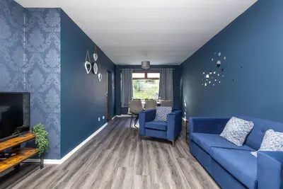 Leeds 3 Bed 1 Bath With Parking