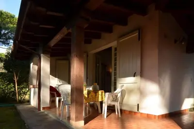 Image de Villa rustique et élégante dans un environnement verdoyant