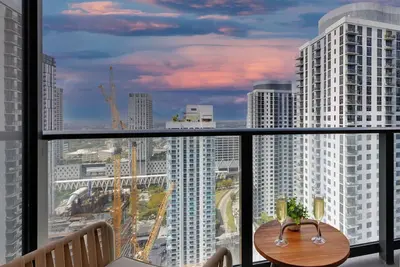 Image de Great Studio Pool, Gym & Views