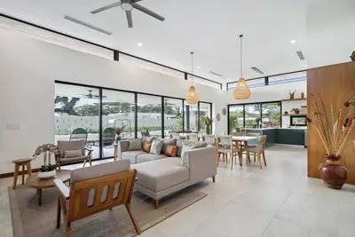 Image de Brand New Luxury House, exclusive beach community, daily housekeeping, private pool
