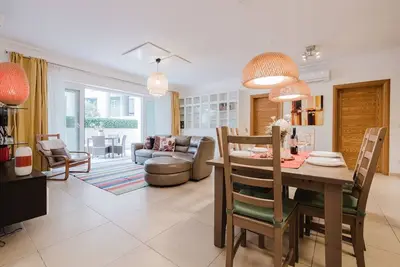 This apartment is a 3 bedroom(s), 2. 5 bathrooms, located in Tas-Sliema, null.