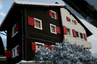 Image de Haute-Nendaz Village: Chalet MÉLÈZE 1898\n4 ÉTAGES/4 PIÈCES/6 Personnes/Parking.