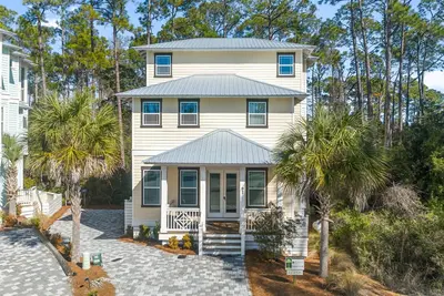 30a Beach House Joy of Life - Pool, Pet Friendly, 4 Bikes, Beach, Sleeps 18