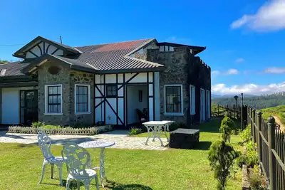 Image de Nestled with warm hospitality, intercontinental cuisine and panoramic view