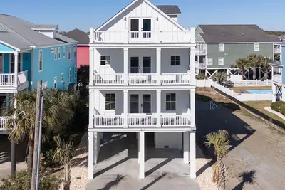 Image de Brand New 7-Bedroom Beach House on the 2nd Row with a Private Pool! Beach Happy.
