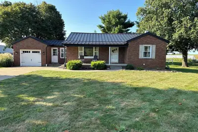 Image de 4-bedroom bungalow in charming Sugarcreek with WiFi and Ac