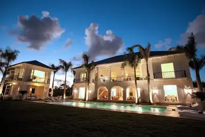 Image de Luxurious Ocean and Golf View Villa staffed with Private Chef, Butler and Maid!