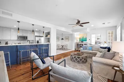 Image de Fall Availability! Located in the heart of Rosemary Beach! 3-5 Blocks from the Beach!