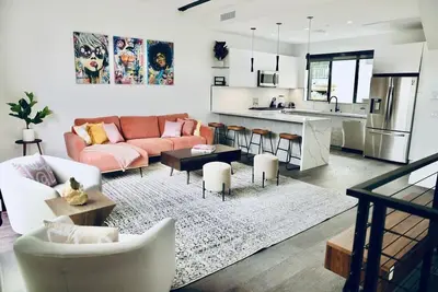 Image de Modern Townhome 10min from Beach