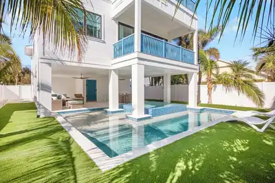 Image de Exclusive Luxury Pool Home on Anna Maria Island, Steps to Bean Point Beach!