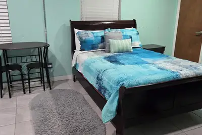 Image de Centrally located 1 bedroom efficiency