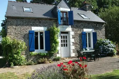 Image de Cosy detached stone cottage with garden and parking