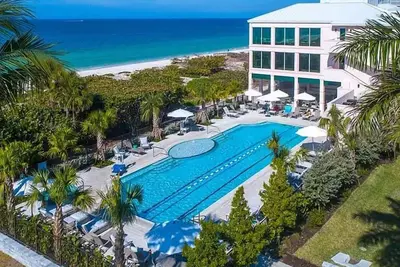 Image de Barefoot Beach in Bonita Springs, Fl. \nThis 3br condo is on the Gulf of Mexico.