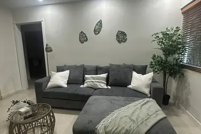 Image de safe and convenient villa w/ great energy&vibes near airport w/ workspace & WiFi