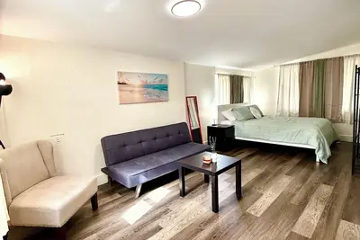 Image de Cozy studio, centrally located, WiFi, free parking, pet friendly
