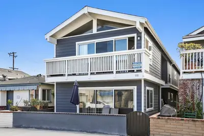 Image de The Perfect Beach House for a Family Trip to the Coast | Steps to Beach | Sunny & Hyper Clean