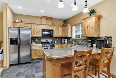 Image de Alpine Village Suite w/ Garage and Sauna *No Pets*