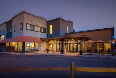 Image de Experience Nature: Your Scenic Retreat Awaits | 3 bedroom unit