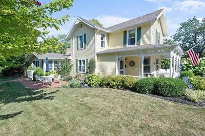 Image de 660 Walnut Quiet Location Located Close to the Pool and Pickleball!