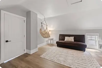 Image de Downtown home next to park! 2 bedrooms and 2 living rooms!