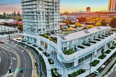 Image de Luxury Downtown Townhome with View