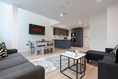 Super Central Luxury Duplex 2-Bedroom Apartment
