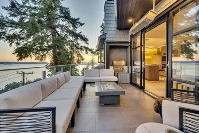 Image de Sunset Lane Waterfront Home