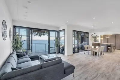 Image de Sunset Lane Waterfront Home