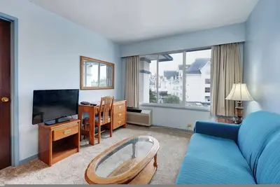 Image de Cozy Retreat Downtown Vic.