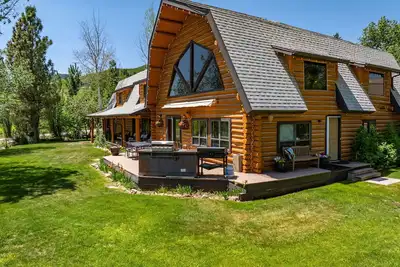 Image de Rent the Snowberry Inn-Large kitchen & Gathering room Ensuite bath in all rooms