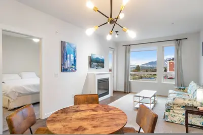 Image de Cozy North Van Flat in North Vancouver