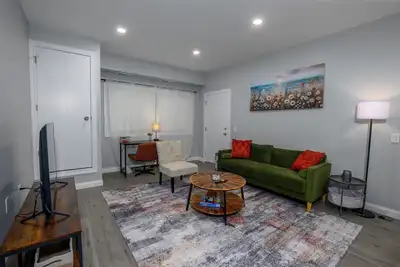 Image de Chic Chinatown Apt w parking!