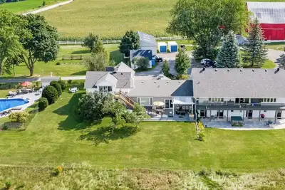 Image de Creemore Country Estate With Pool/Tennis/Event Venue