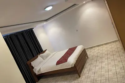 Image de Luxurious 9-bedroom mansion in Nairobi’s serene Thome 5, near malls and dining.
