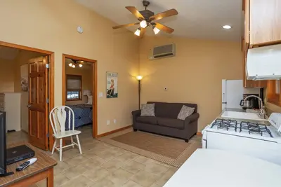 Image de A Suite Place. 5 mi from Beach