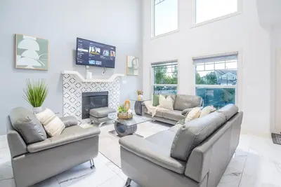 Image de Lux Stay»Bonus Room»Recliners&Sound Syst»Fireplace