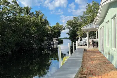 Charming Seaside Getaway with All the Comforts of Home