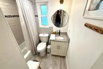 Cozy 1-bedroom apartment in charming Dunedin 2 min walk from downtown